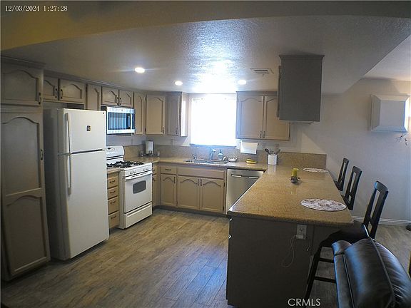 3rd image of 14804 Crofton Ln