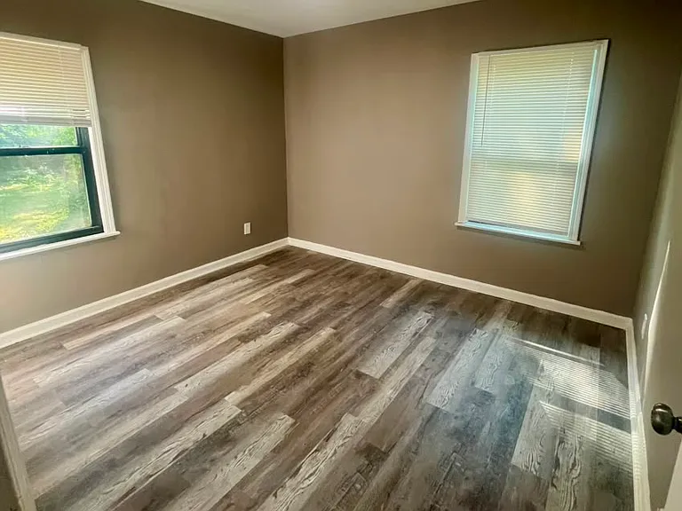 8000 Busiek Ave — Photo 5