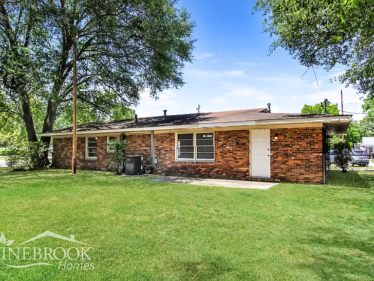 1920 Preston Dr — Photo 15