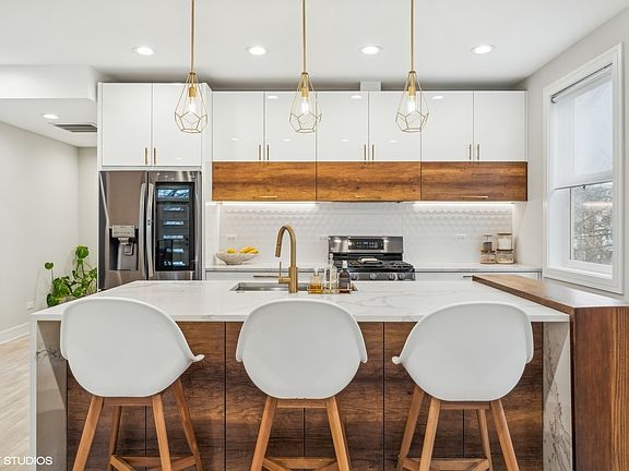 5th image of 3546 W Wabansia Ave #1