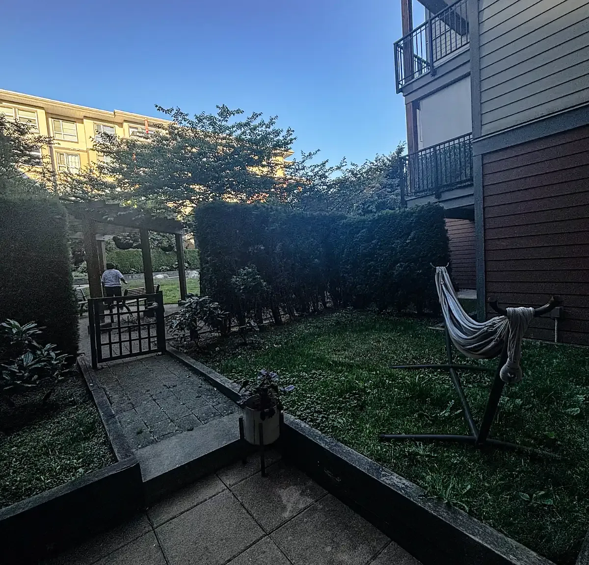 2 bed, 850 sqft, $3,500 — Photo 2