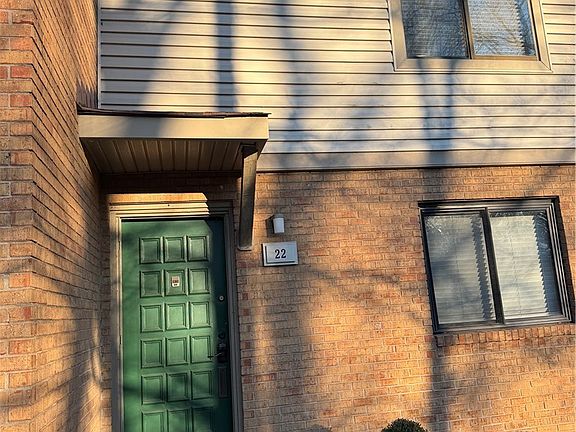 3rd image of 22 Oakwood Ct