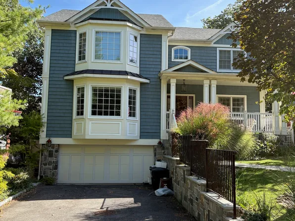 16 Meeker St, Staten Island, NY 10306