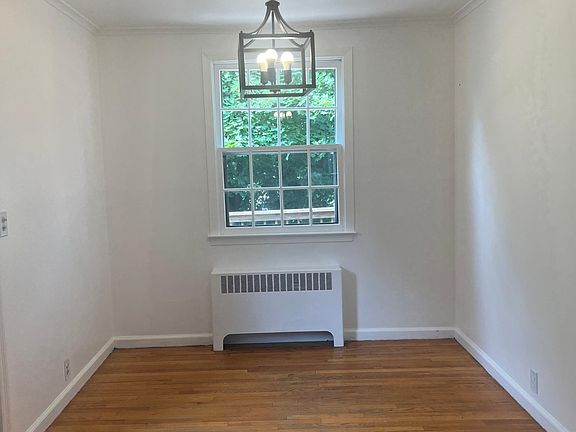 2nd image of 13 Kensico Knoll Pl #A