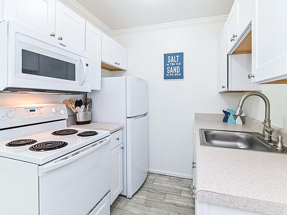 2nd image of 915 Pacific Ave APT C