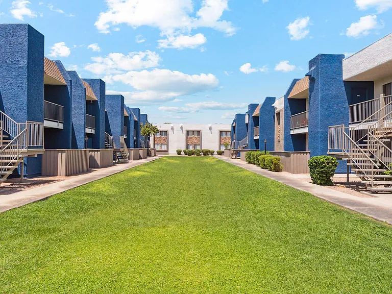 Sorrento Apartments — Photo 27
