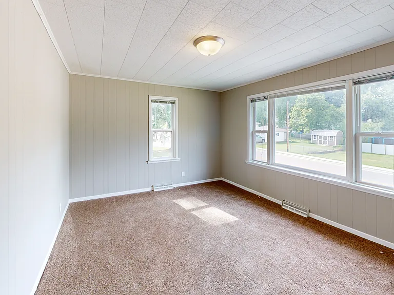 1303 Hemlock Ave — Photo 2
