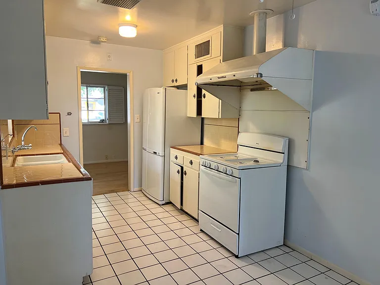 4239 E Flower St — Photo 14