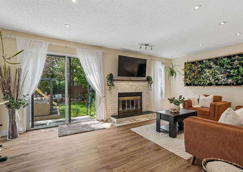 1st image of 44 Beddington Cres NE