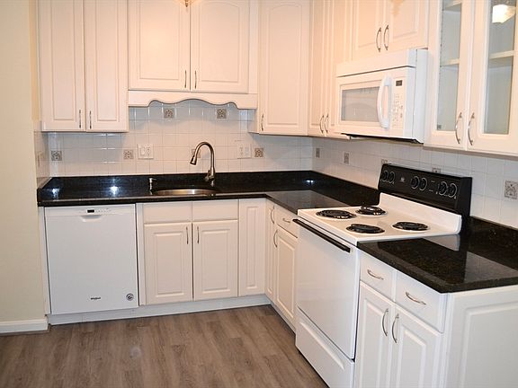 3rd image of 4 Universal St APT 12
