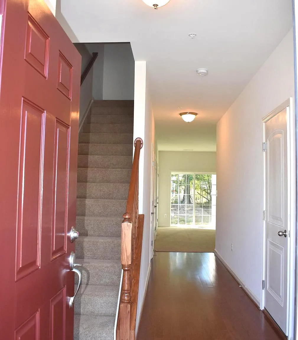 3 bed, 4.0 bath, 2236 sqft, $2,799 — Photo 2