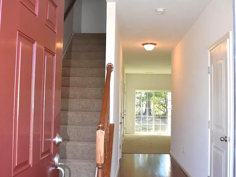 9421 Adelaide Ln — Photo 2