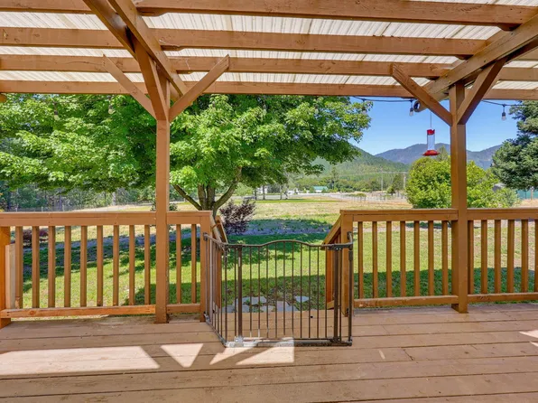 2072 E Evans Creek Rd, Rogue River, OR 97537