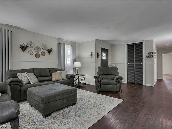 5th image of 222 Woods Ave