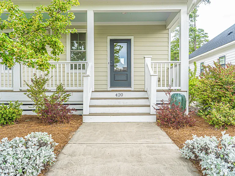 420 Manning Sq — Photo 2