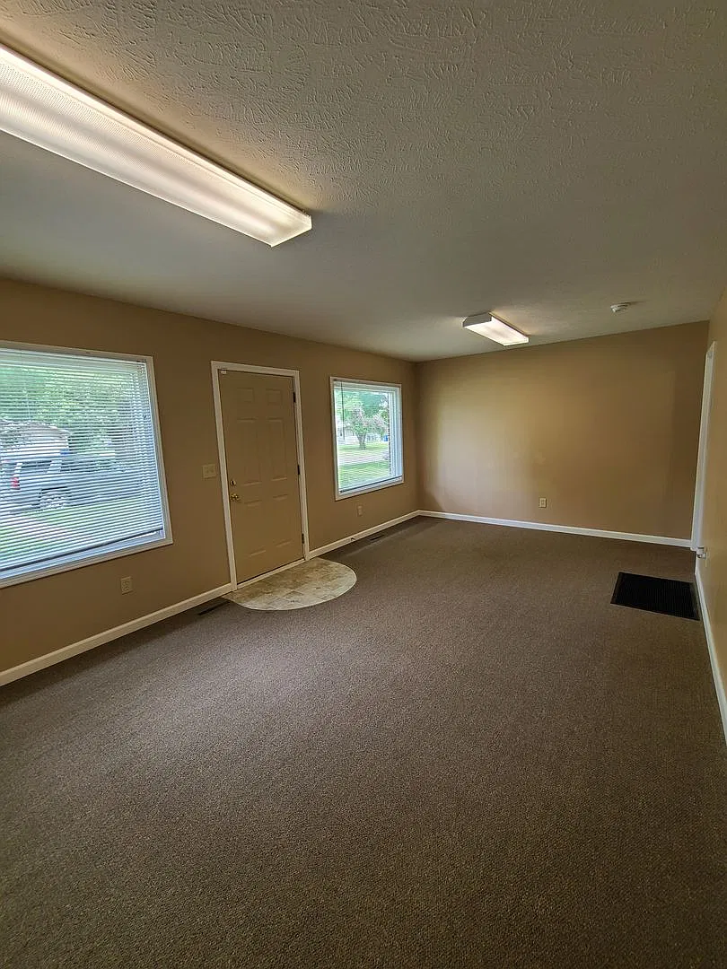 115 W Spruce — Photo 4
