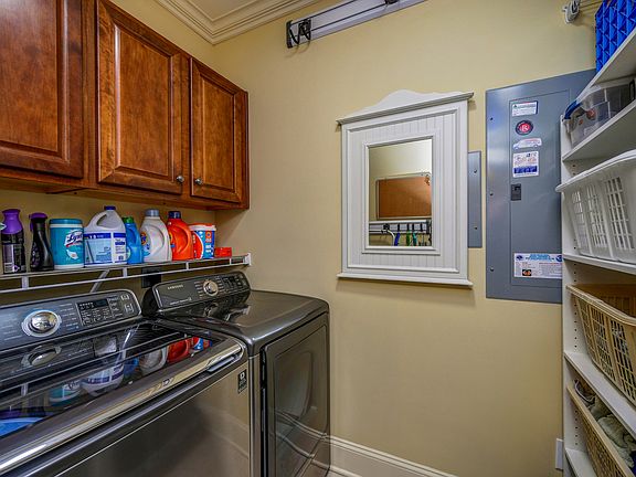 3rd image of 216 Woodstream Cir
