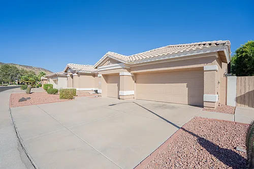 6123 W Louise Dr Photo 1
