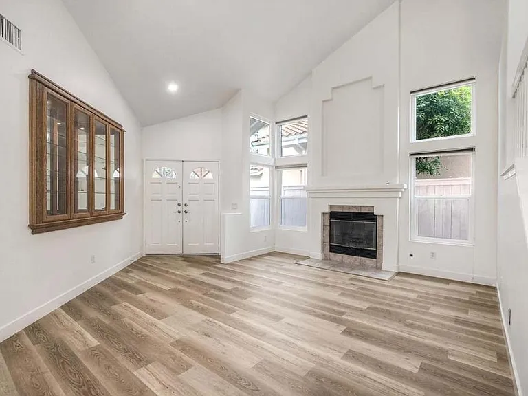 1043 Cordoba Way — Photo 4