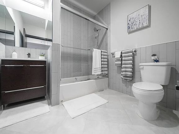 2nd image of 188 Kensington Ave #5B