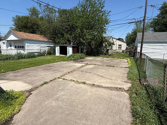 3rd image of 209 Willamont Rd