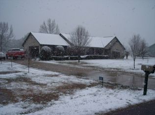 210 Cedarwood Dr, Gray, GA 31032