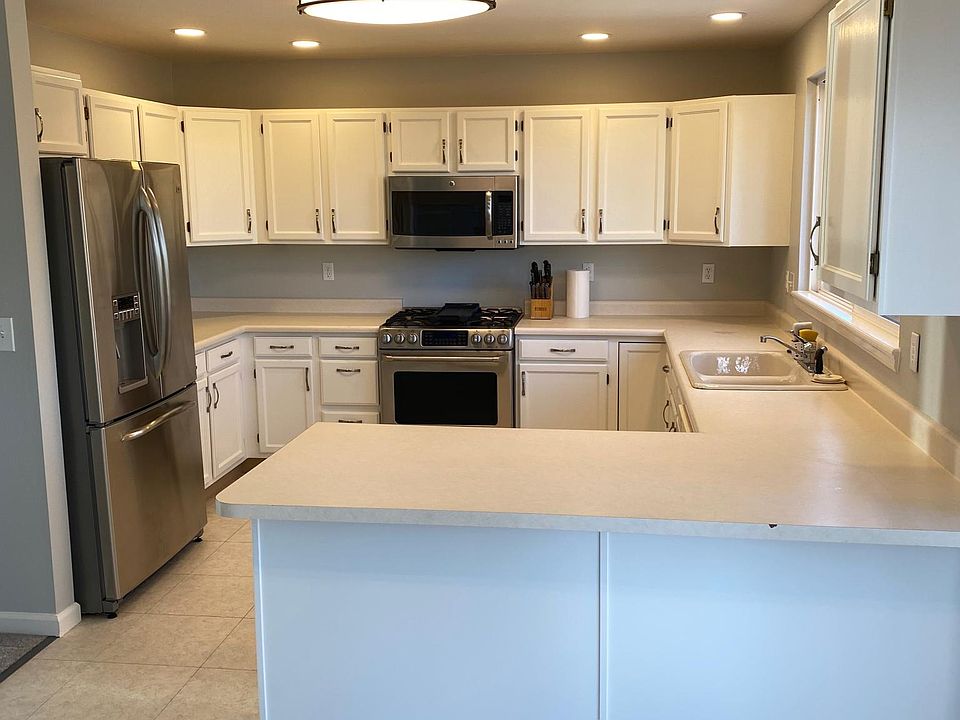 Kitchen with GE Appliances