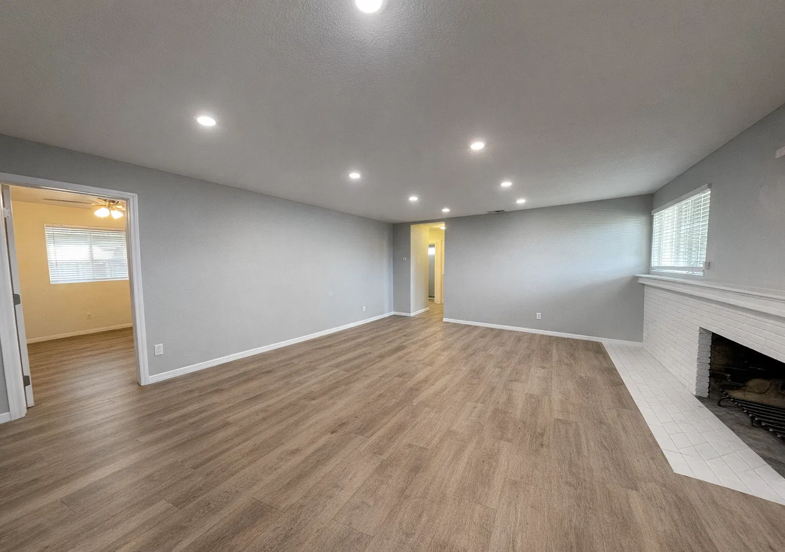 Private Turfed Yard! Large 5 Bed / 3 Bath House on Dorothy — Photo 4