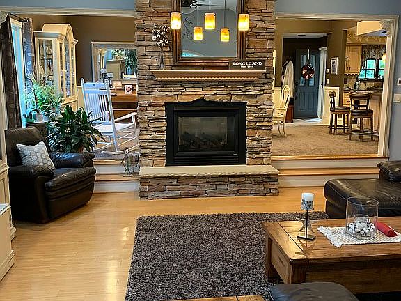 Double sided fireplace 