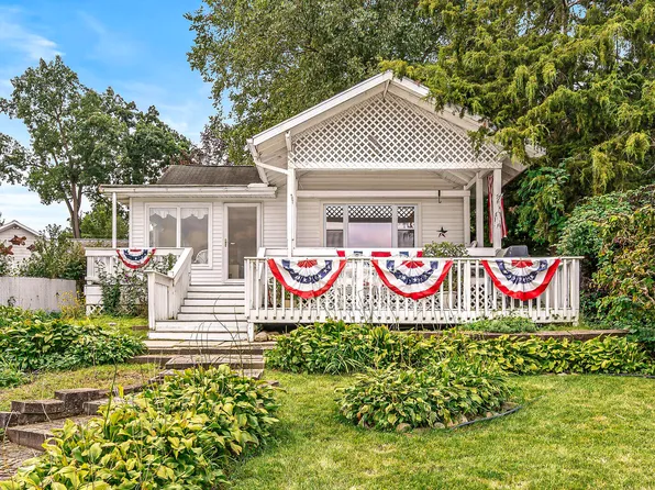 23806 S Shore Dr, Edwardsburg, MI 49112