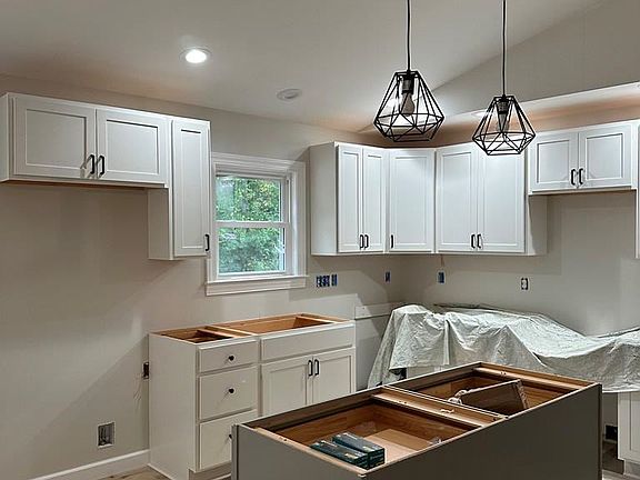 3rd image of 502 Poplar Ln