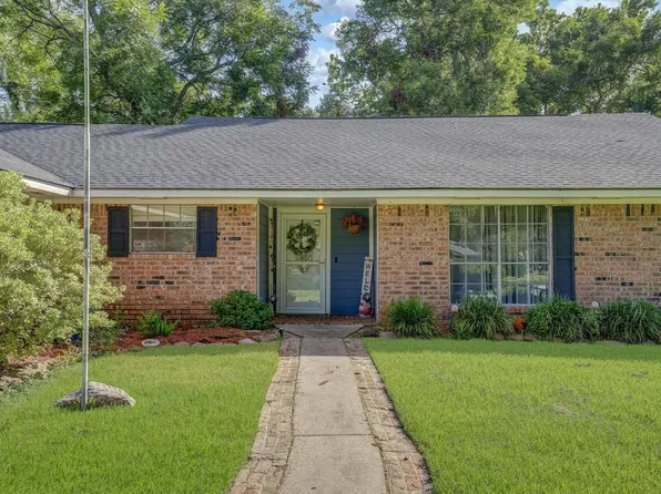 109 Southern Oaks Dr, Lake Jackson, TX 77566
