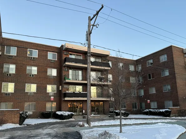 9445 Kenton Ave APT 207, Skokie, IL 60076