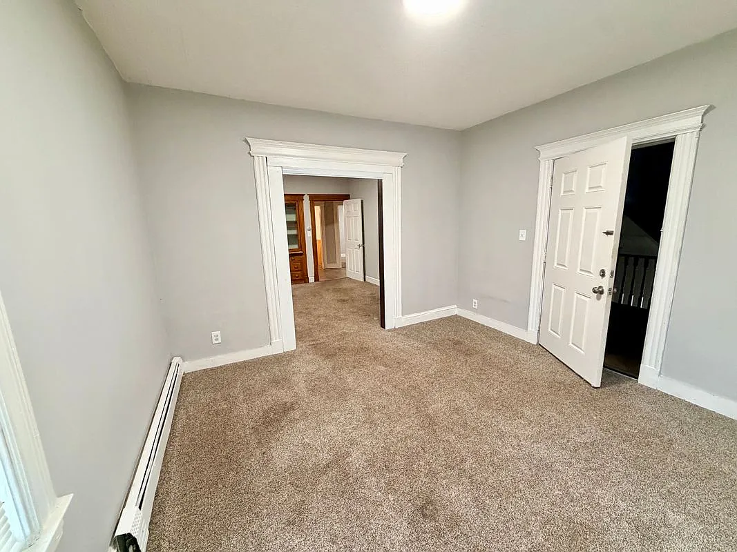 2 bed, 1.0 bath, 1220 sqft, $1,800 — Photo 3