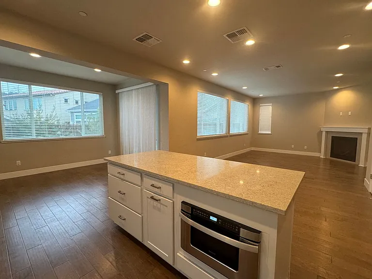 1845 Palisades Dr — Photo 4
