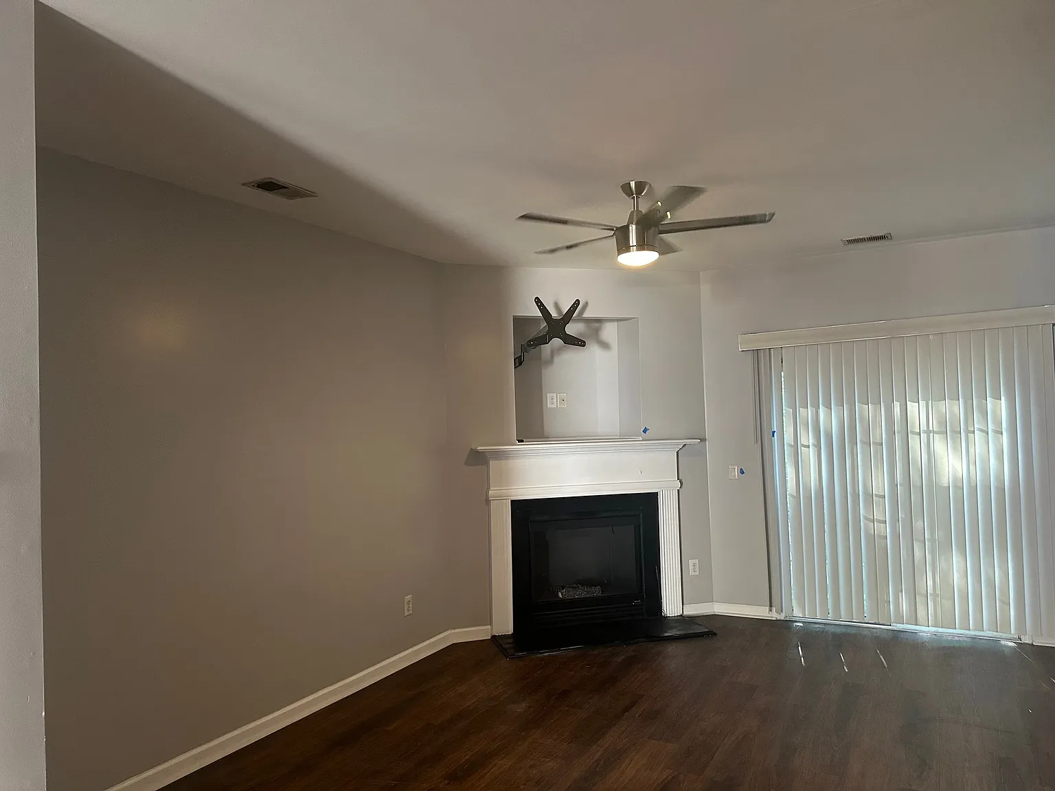 2 bed, 1599 sqft, $1,900 — Photo 3