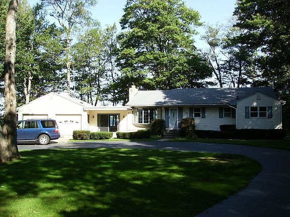 2nd image of 3100 Lakeshore Dr