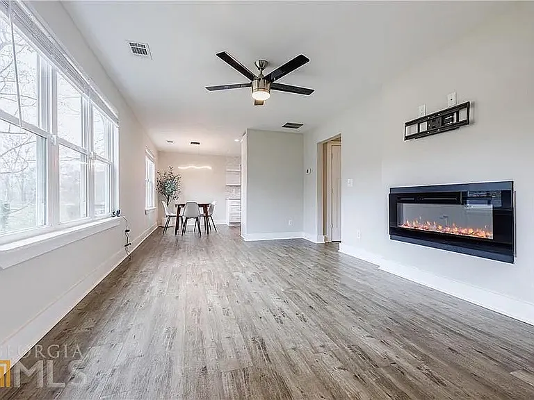 2573 Joyce Ave — Photo 5