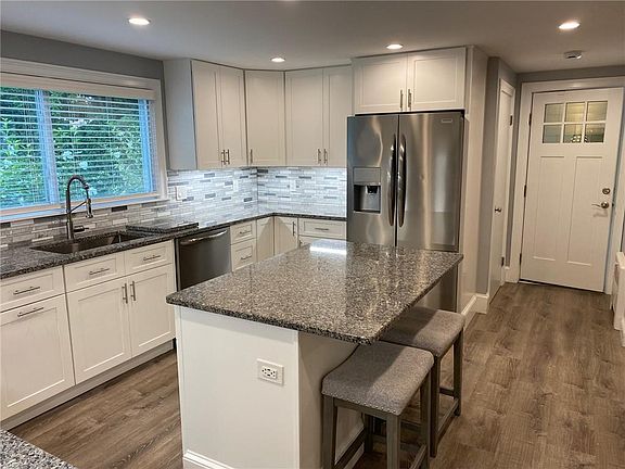 4th image of 43 Eden Crest Dr