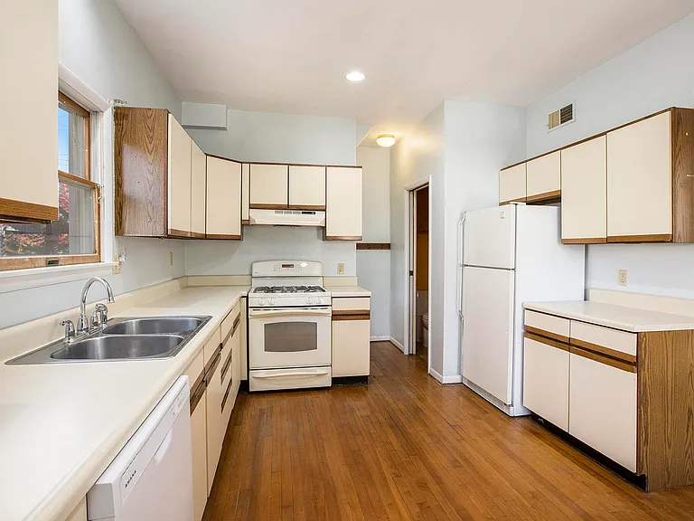 1408 W Washington St — Photo 10