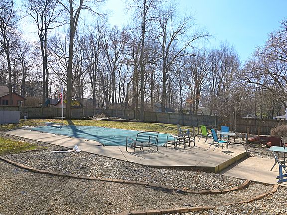 3rd image of 25072 Pin Oak Dr