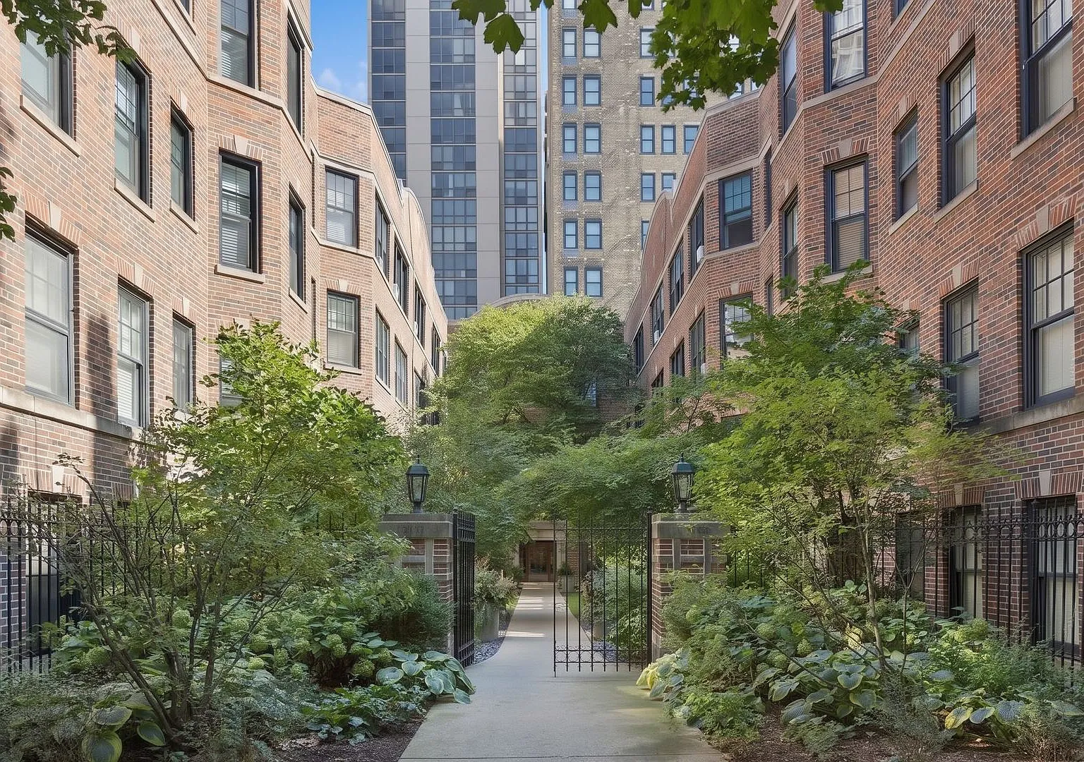 2 bed, 940 sqft, $3,250 — Photo 1