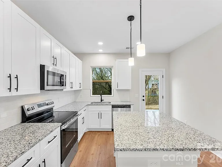 1558 7th Avenue Dr SW — Photo 16