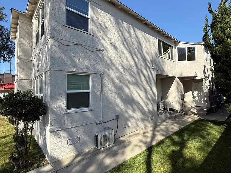 2465 Torrance Blvd — Photo 4