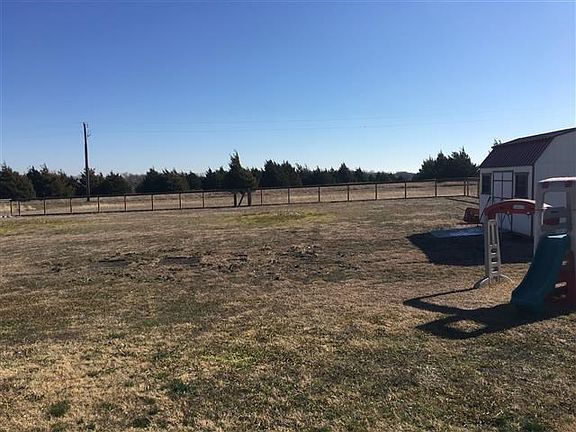 5th image of 330 Cambridge Ct