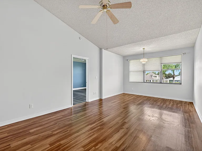 6101 SE Landing Way #11 — Photo 4