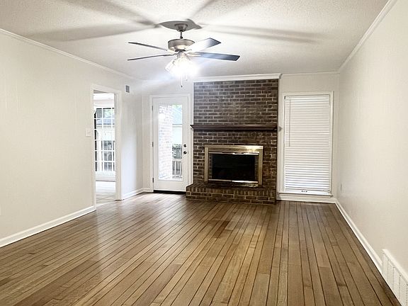 3rd image of 6123 Blue Springs Ave