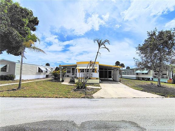2nd image of 2465 SE Penny Ln