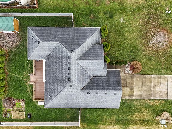 4th image of 168 Maplewood Dr