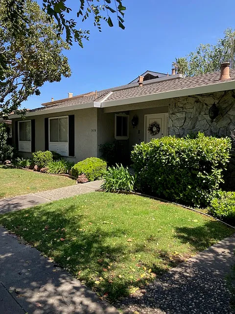 1434 Essex Way — Photo 1